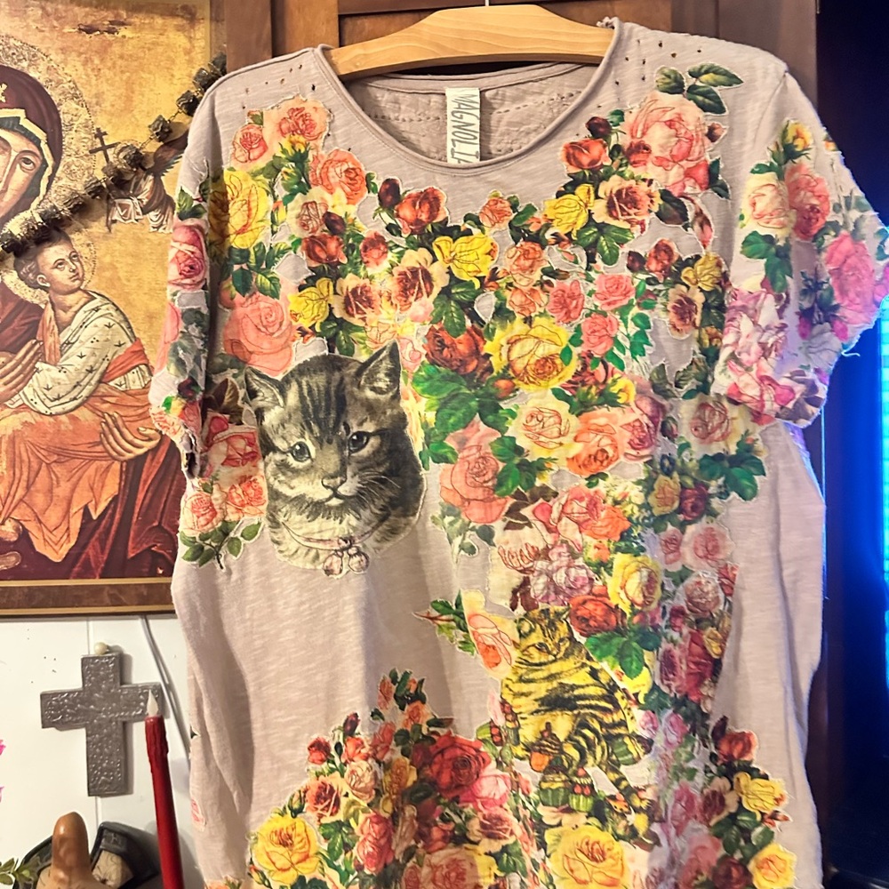 MP appliquéd kitty tshirt